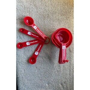 Betty Crocker measuring cups